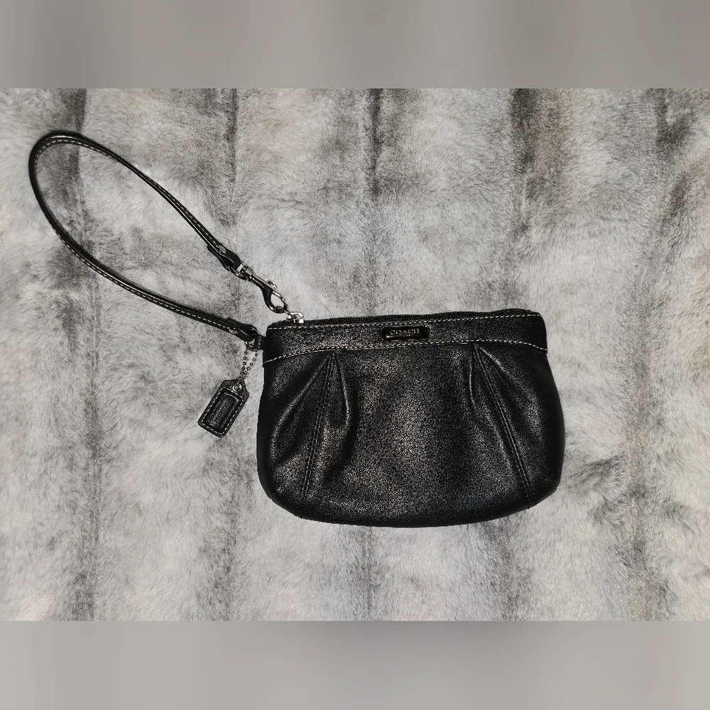 EUC Coach Madison Wristlet Black Leather Pleated with purple Satin Lining‎